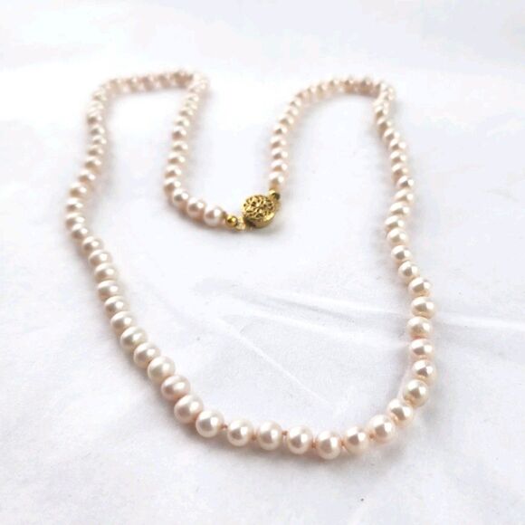 Artisan Jewelry - Natural Off White Light Mauve Saltwater Pearl Necklace 18" Gold Plated Clasp